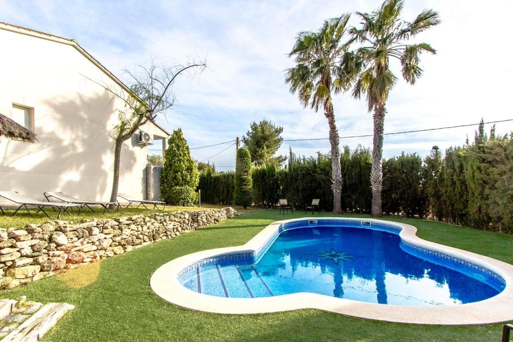 Bazén v ubytování Catalunya Casas Costa Dorada Lair in Cunit, 2 km from Med Sea! nebo v jeho okolí