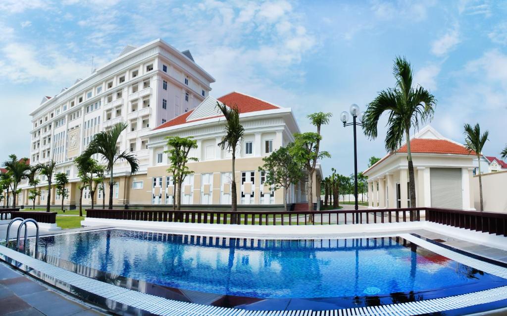 Bazén v ubytování Ban Thach Riverside Hotel & Resort nebo v jeho okolí
