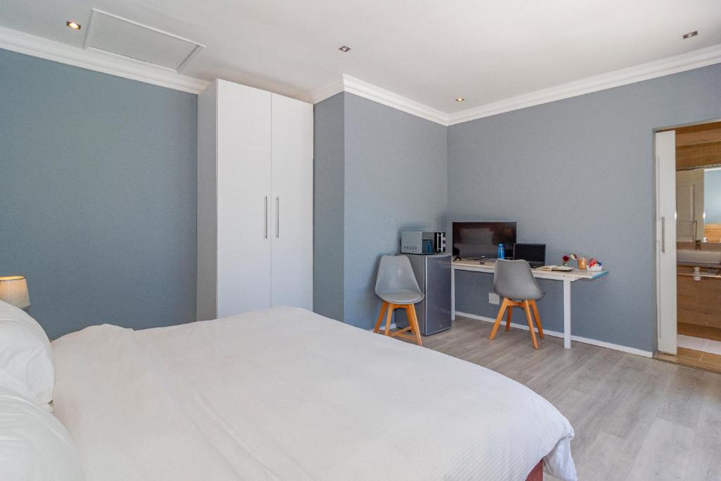 Postel nebo postele na pokoji v ubytování Bloubergstrandlodge
