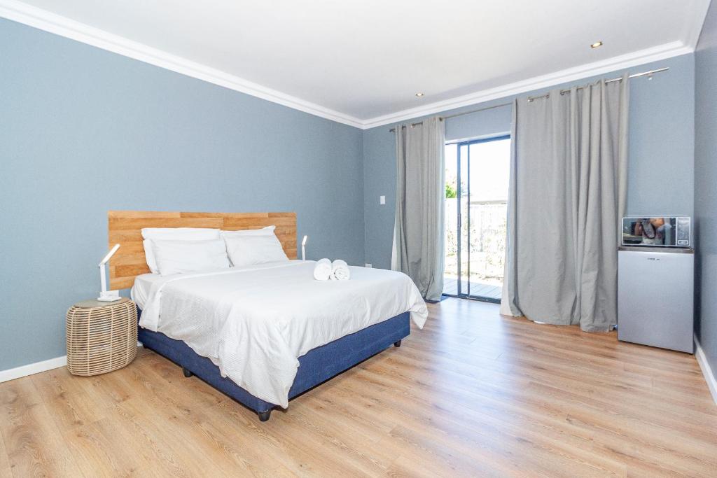 Postel nebo postele na pokoji v ubytování Bloubergstrandlodge
