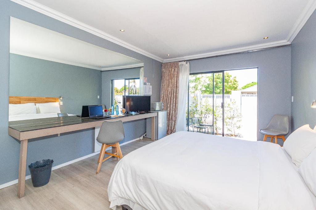 Postel nebo postele na pokoji v ubytování Bloubergstrandlodge