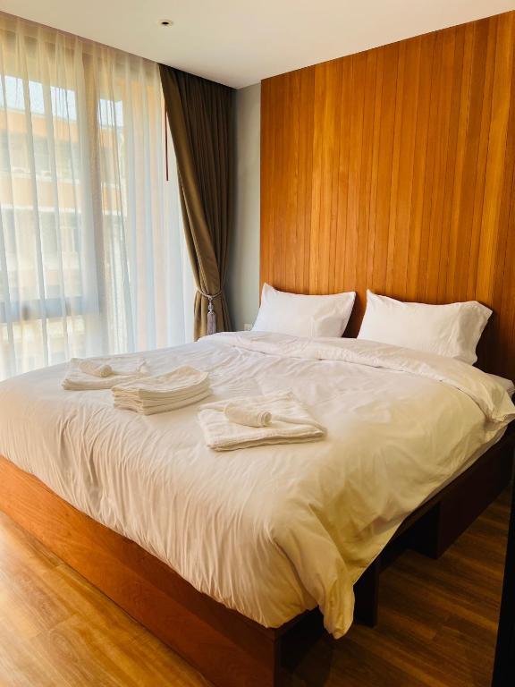 Postel nebo postele na pokoji v ubytování Woodstory Boutique Hotel