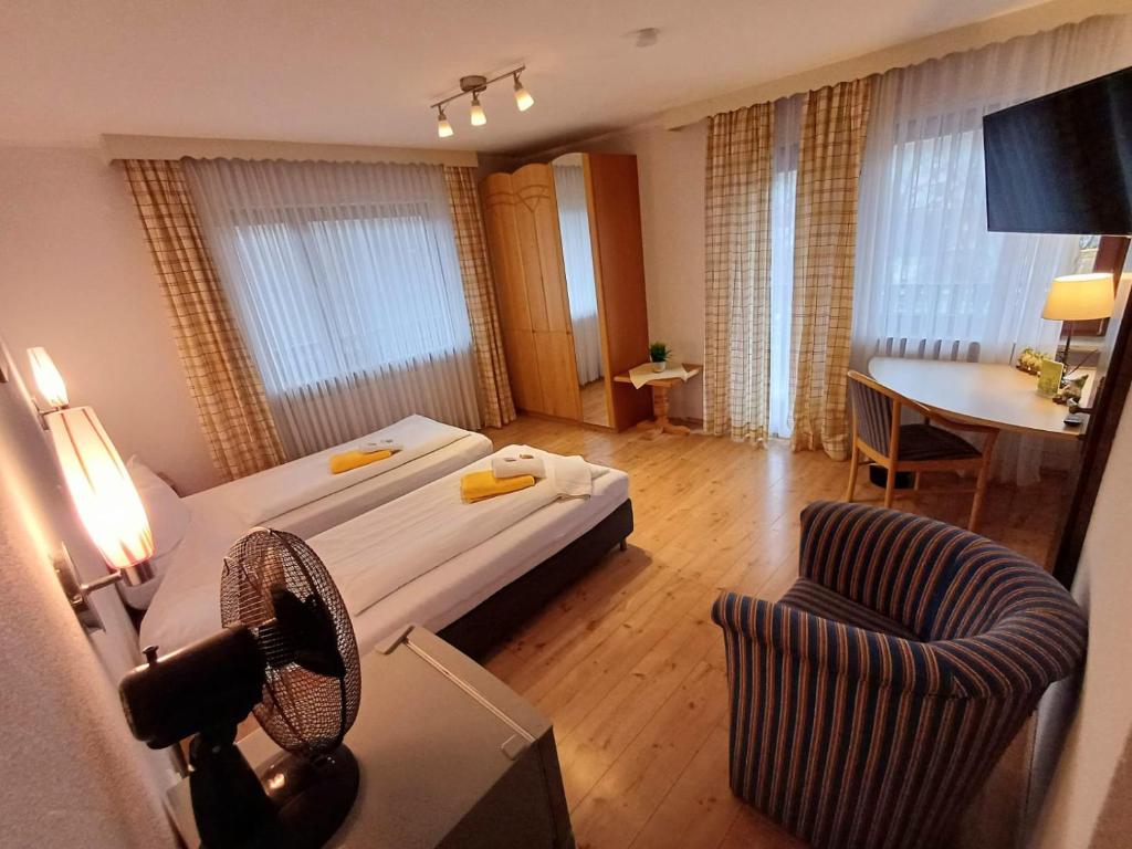 Postel nebo postele na pokoji v ubytování Günstige Zimmer im Spessart