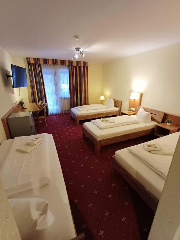 Postel nebo postele na pokoji v ubytování Günstige Zimmer im Spessart