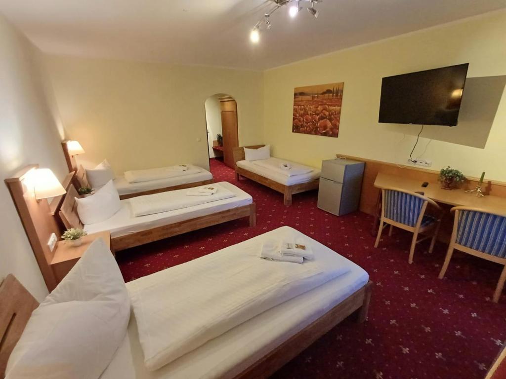 Postel nebo postele na pokoji v ubytování Günstige Zimmer im Spessart