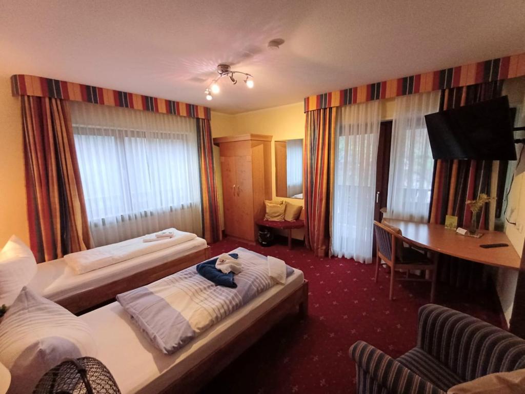Postel nebo postele na pokoji v ubytování Günstige Zimmer im Spessart
