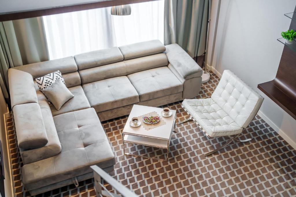 Posedenie v ubytovaní Apartamenty Almar Marine