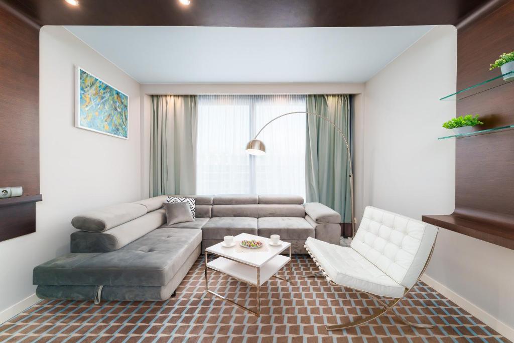 Posedenie v ubytovaní Apartamenty Almar Marine