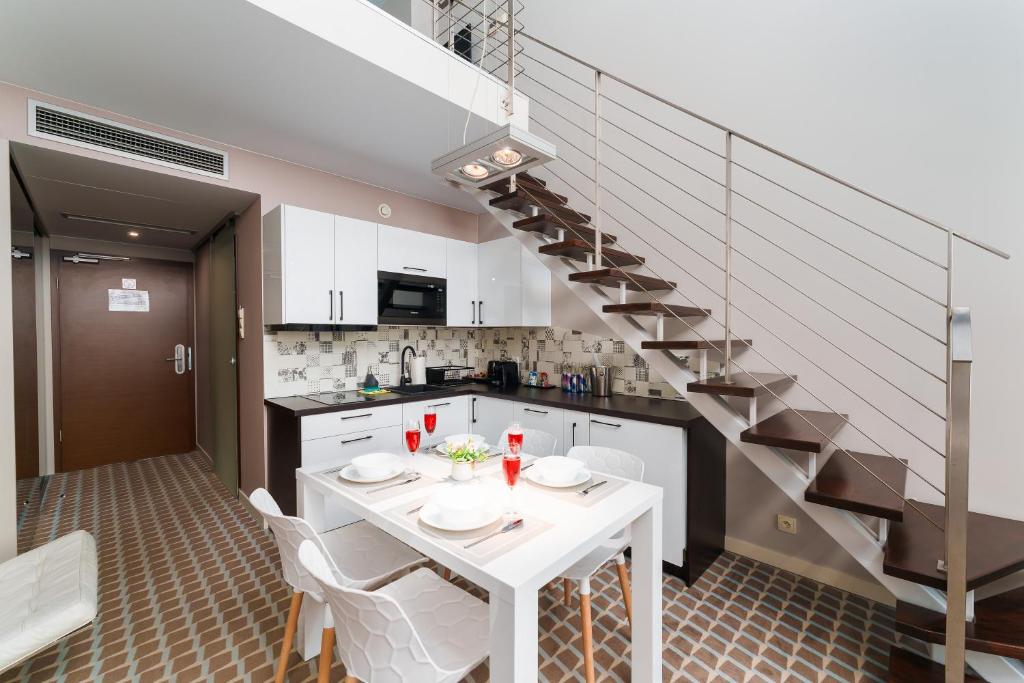 Posedenie v ubytovaní Apartamenty Almar Marine