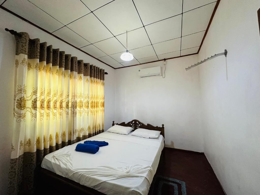 מיטה או מיטות בחדר ב-Pahasara Villa