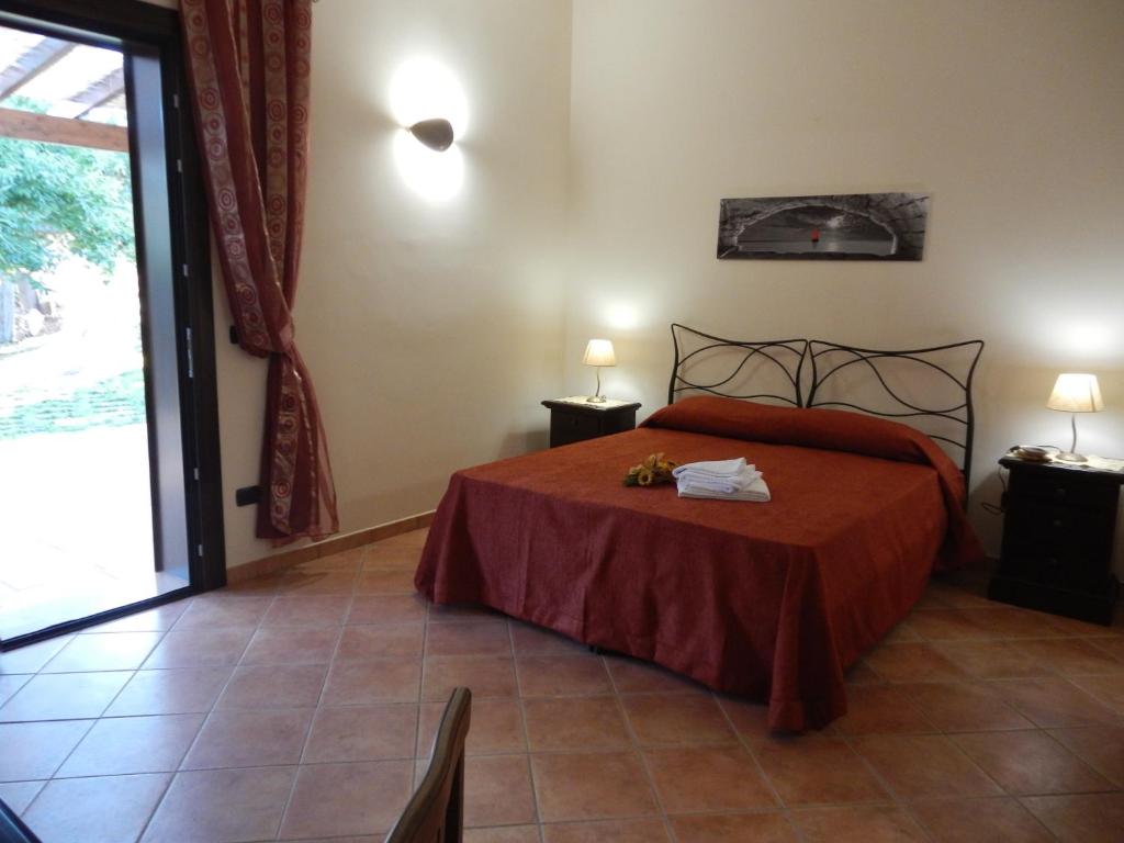 A bed or beds in a room at Agriturismo Monte degli Angeli