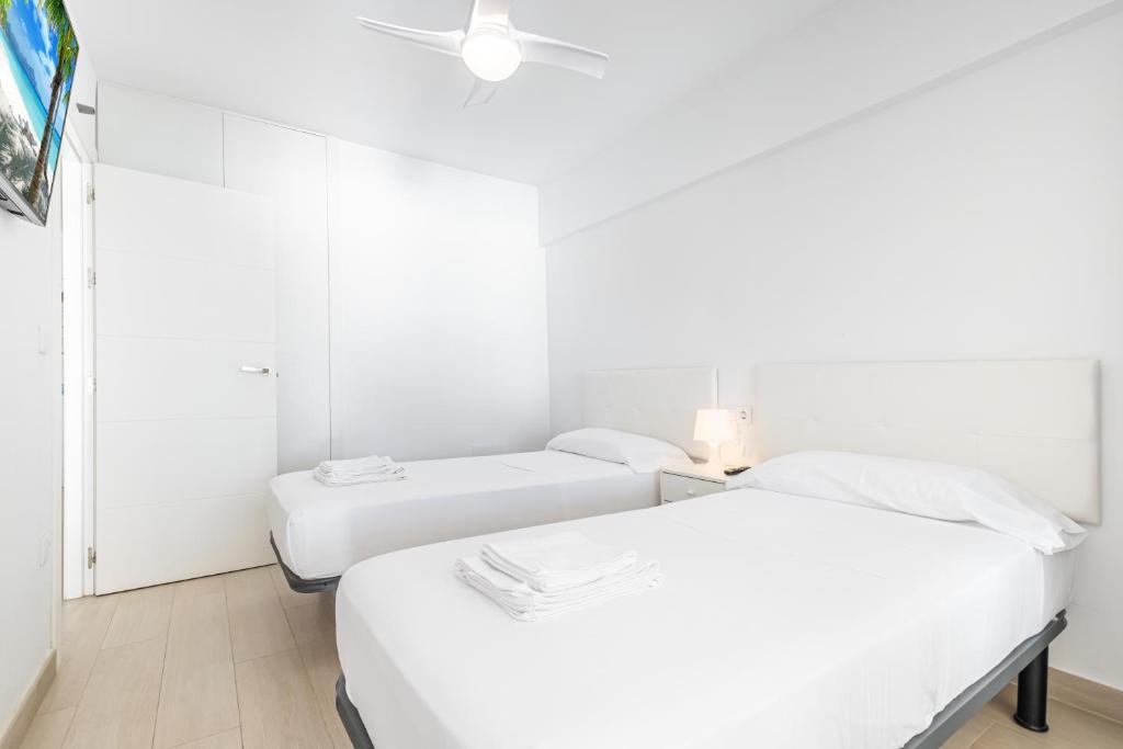 Posteľ alebo postele v izbe v ubytovaní Santa Margarita Deluxe 14-D Levante Beach