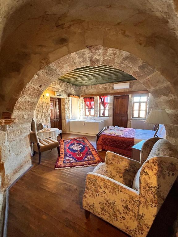 A seating area at Hotel Temenni Evi