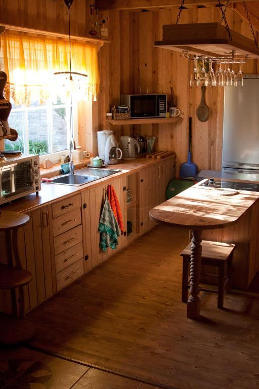 Kuchyň nebo kuchyňský kout v ubytování Tõnise Holiday Houses