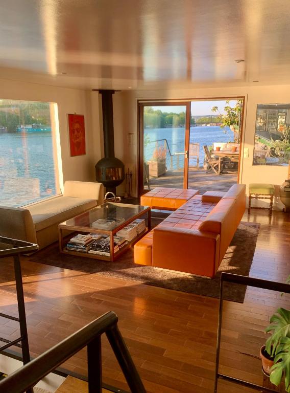 Photo de la galerie de l'établissement Péniche Suresnes, à Suresnes