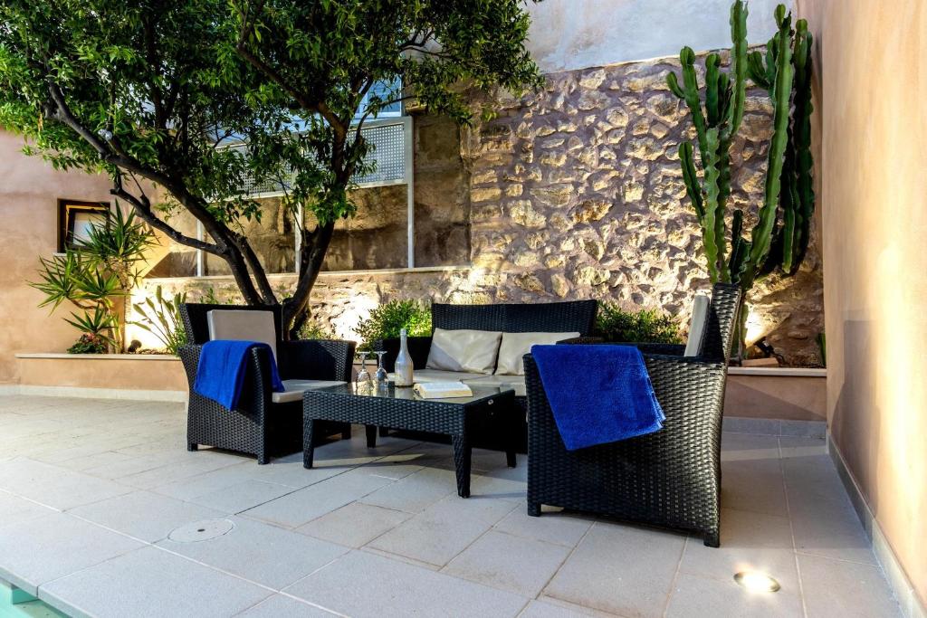 Posezení v ubytování Historic Pollensa Townhouse Casa Roca Horta 4 Bedrooms