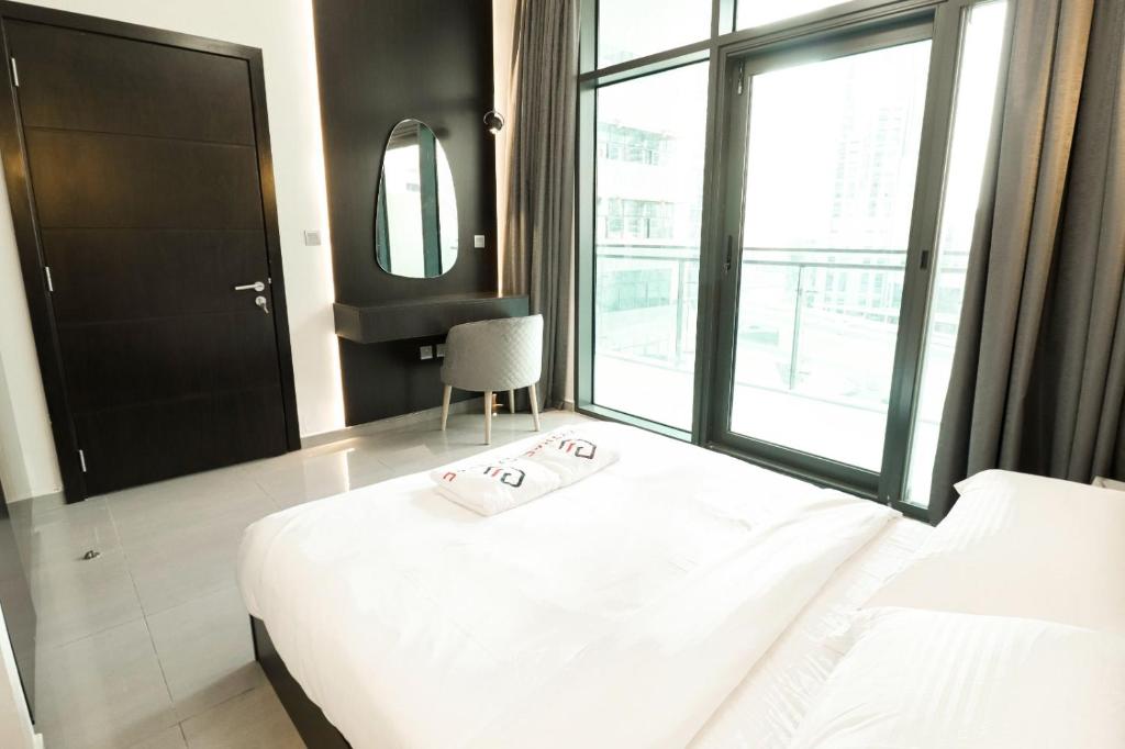 Stunning One Bedroom Near Business bay Metro by Ezytrac Vacation homes