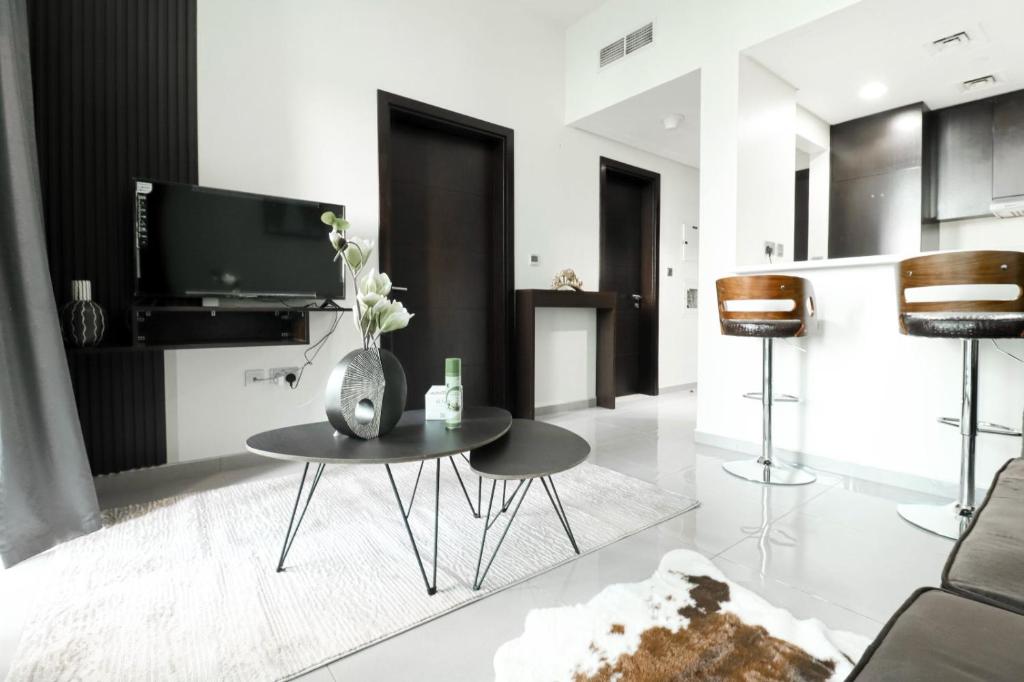 Stunning One Bedroom Near Business bay Metro by Ezytrac Vacation homes