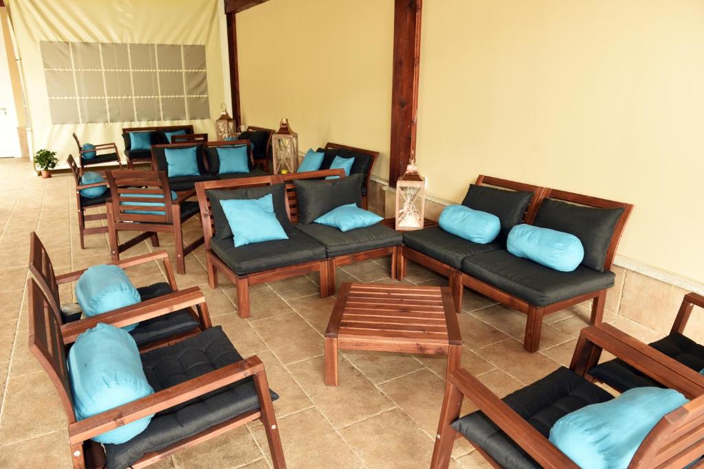 A seating area at Hotel Carlos 96