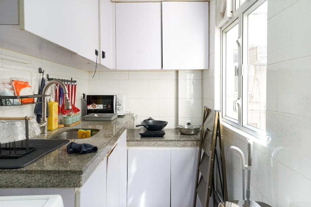 Kuchyň nebo kuchyňský kout v ubytování Student Accommodation - 294 Hennessy Road