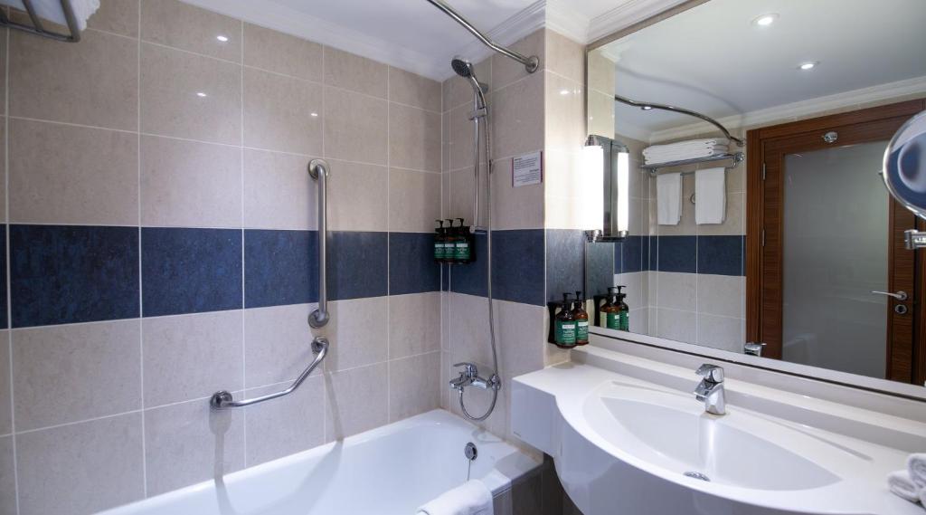 Crowne Plaza Amman by IHG - Premium Room