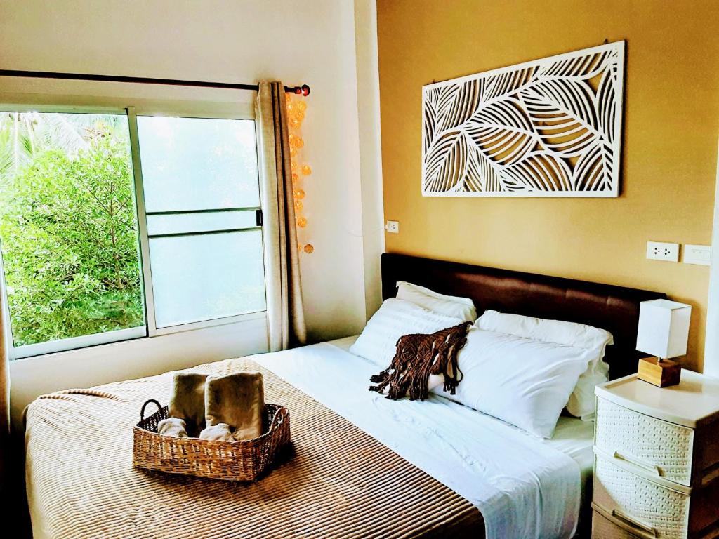 A bed or beds in a room at Mangrove beach house Sri Thanu