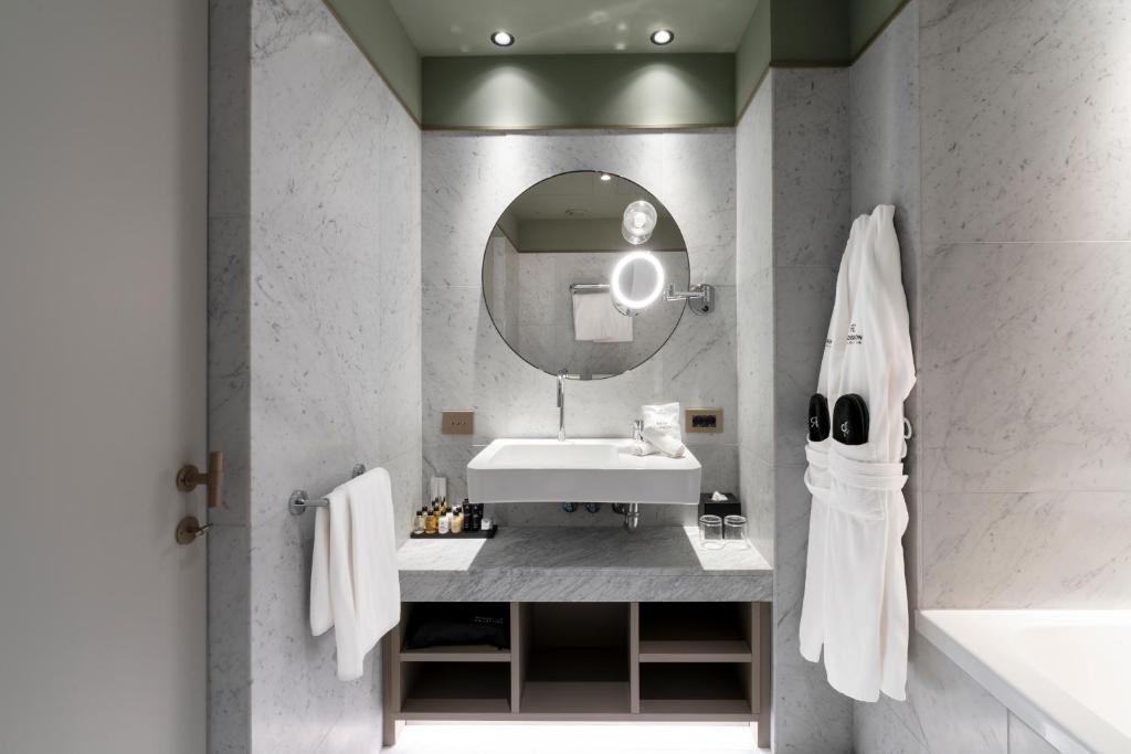 
Collection Room with Balcony
