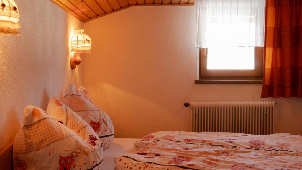 Posteľ alebo postele v izbe v ubytovaní Bio-Bauernhof Zirmhof