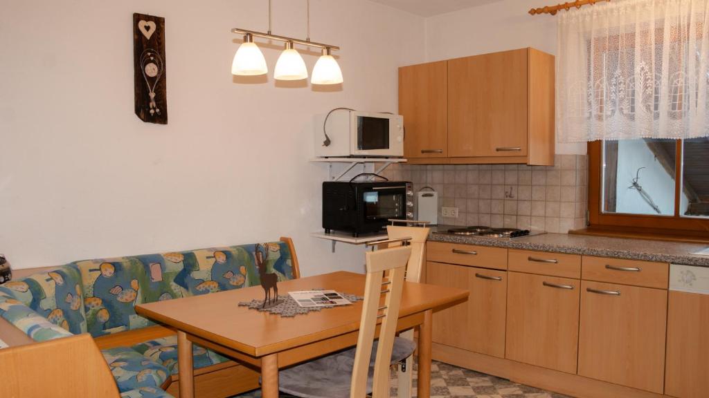 Kuchyňa alebo kuchynka v ubytovaní Bio-Bauernhof Zirmhof