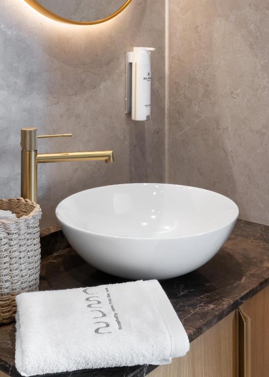 Num Suites & Lofts Athens - Resim 41