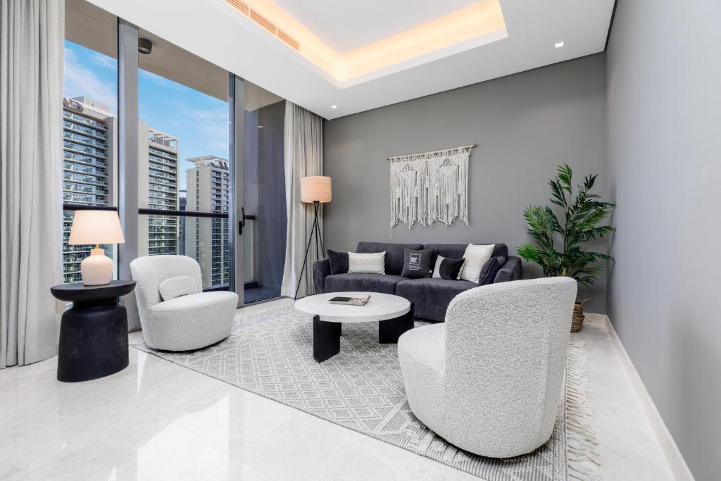 Maison Privee - Classy Urban Retreat with Amazing Dubai Canal Views