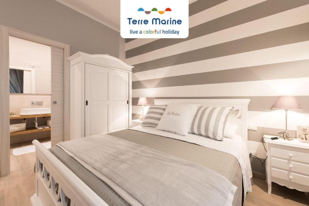 ラ・スペツィアにあるLa Bonheur, Terre Marineのベッドルーム1室(ベッド1台付)