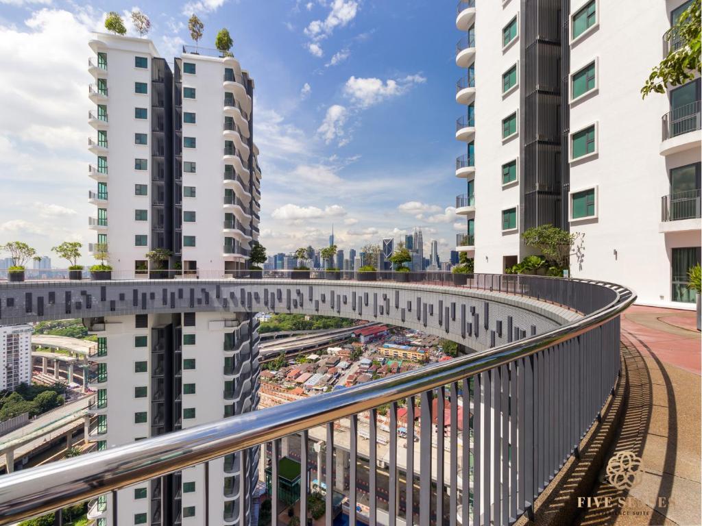 Balkón nebo terasa v ubytování Datum Jelatek Residence, KLCC