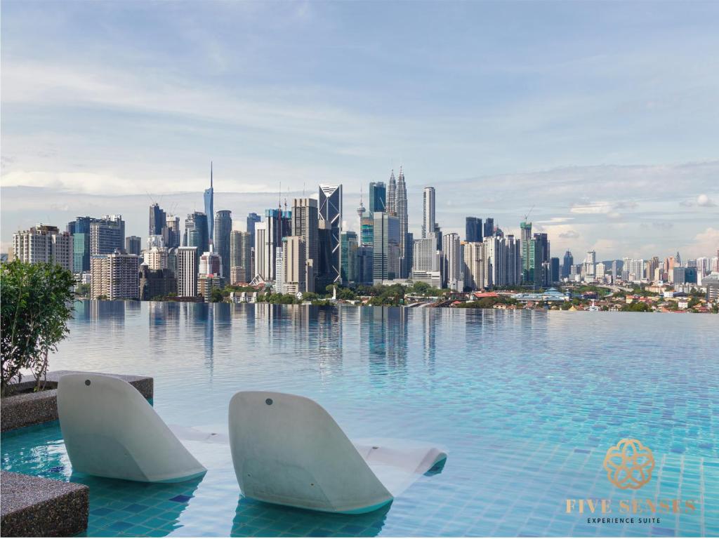 Bazén v ubytování Datum Jelatek Residence, KLCC nebo v jeho okolí