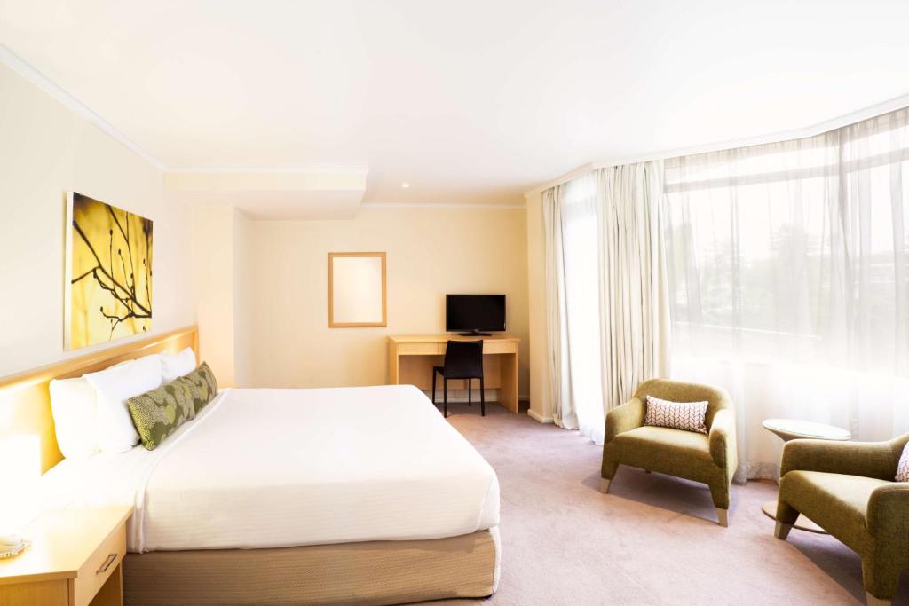 Кровать или кровати в номере Mirage Hotel Newport