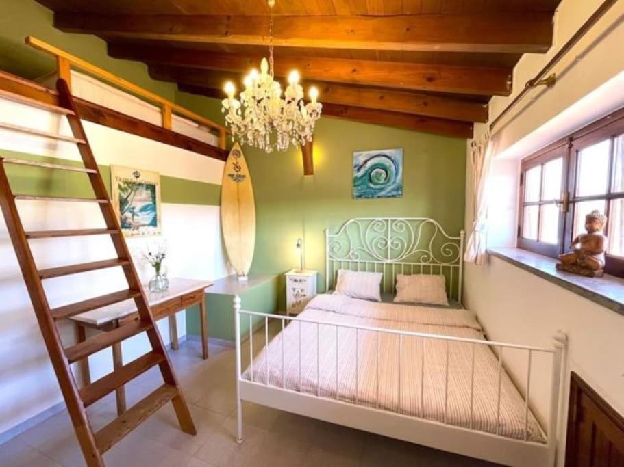 a bedroom with a bunk bed and a ladder at Da Silva Surfcamp- 3 Bettzimmer mit Frühstück in Lourinhã