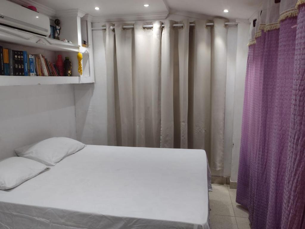 En eller flere senge i et værelse på Refúgio da Paz