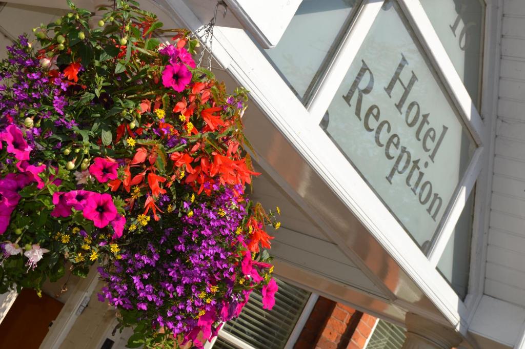 The Westlynne Hotel & Apartments - Resim 27