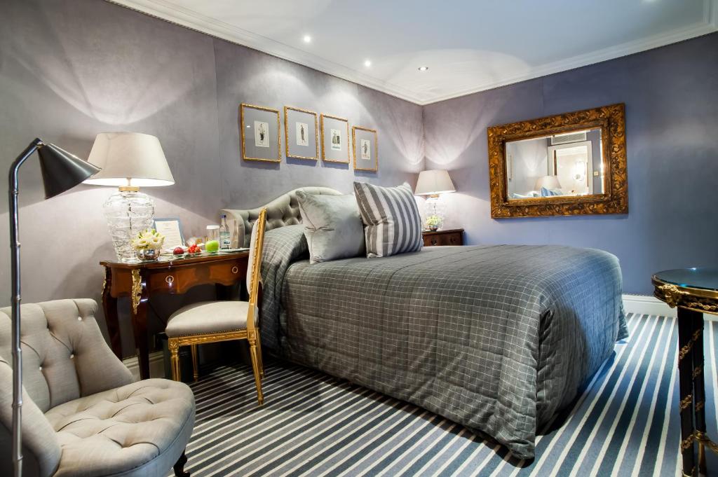 Postel nebo postele na pokoji v ubytování Milestone Hotel Kensington