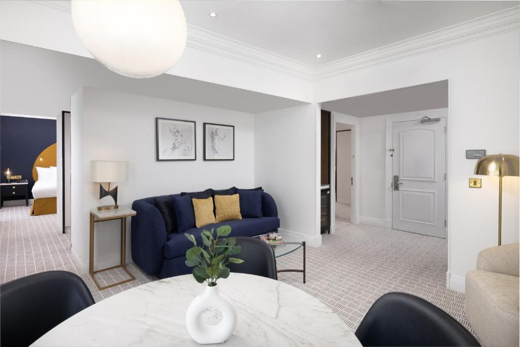 The Waldorf Hilton - King Suite With Lounge Access