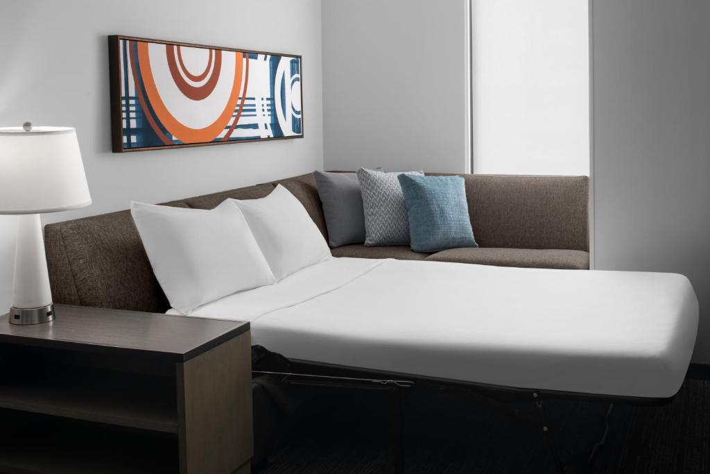 Hyatt House Lansing-University Area - One-Bedroom King Suite With Sofa Bed And Kitchen
