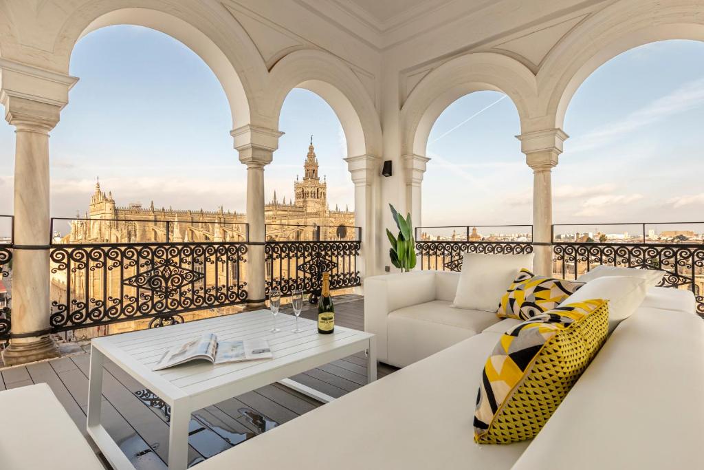 A balcony or terrace at ISG Apartments The most Exclusive apartment in Sevillaparking