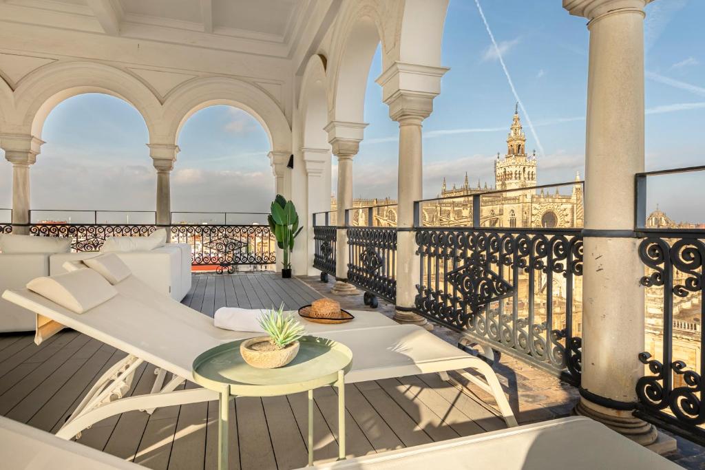 A balcony or terrace at ISG Apartments The most Exclusive apartment in Sevillaparking