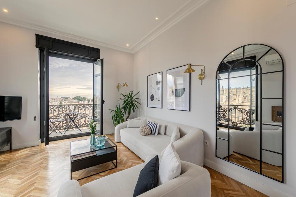 A television and/or entertainment centre at ISG Apartments The most Exclusive apartment in Sevillaparking