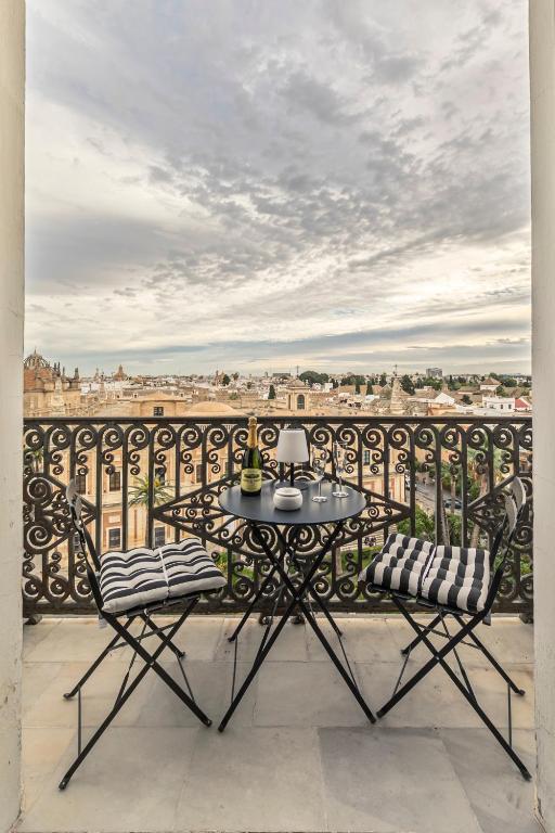 A balcony or terrace at ISG Apartments The most Exclusive apartment in Sevillaparking