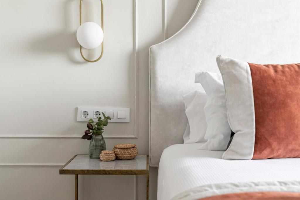 A bed or beds in a room at ISG Apartments The most Exclusive apartment in Sevillaparking