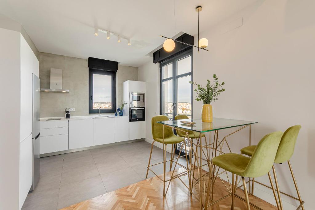 A kitchen or kitchenette at ISG Apartments The most Exclusive apartment in Sevillaparking
