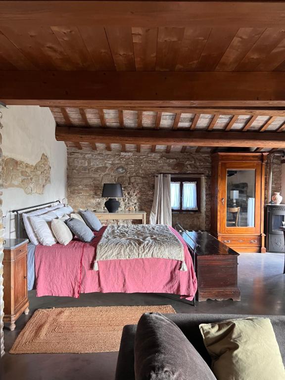 a bedroom with a large bed and a couch at Relais B&B Betty Bike in Sasso Feltrio