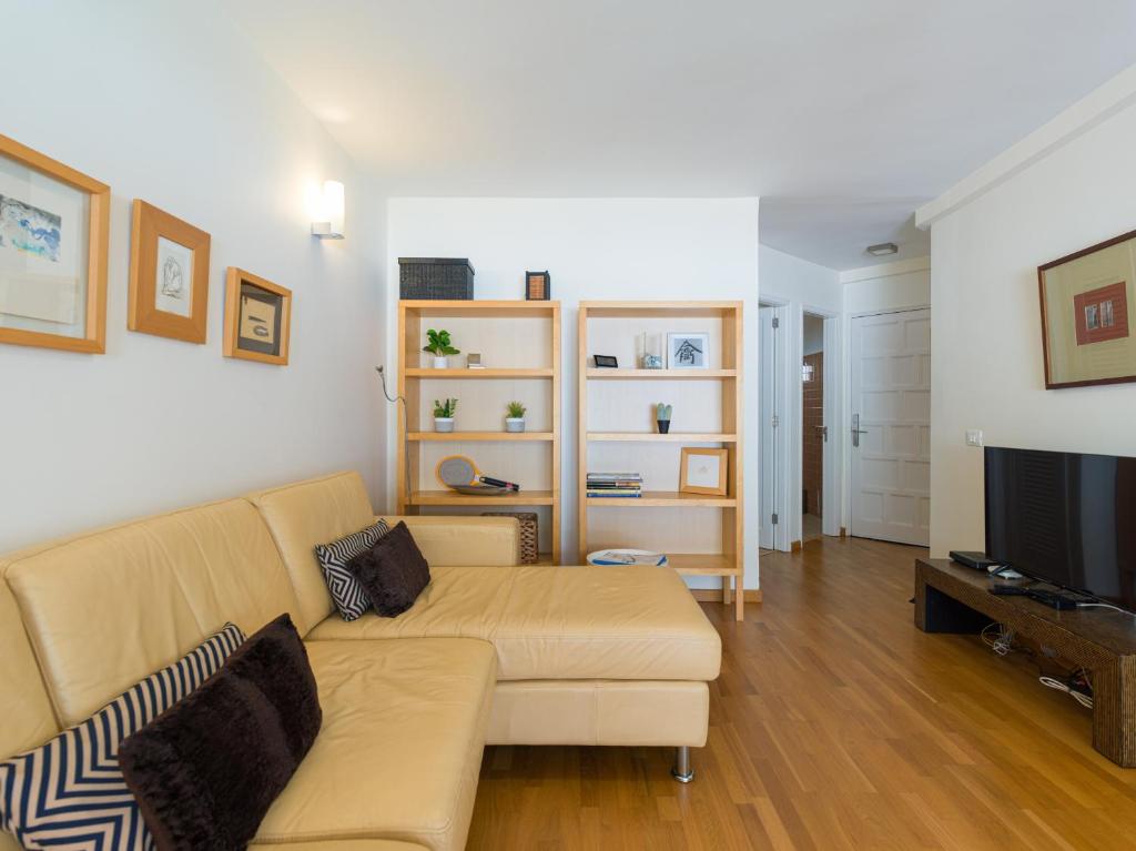 A television and/or entertainment centre at Lovely Peaceful Home By CanariasGetaway