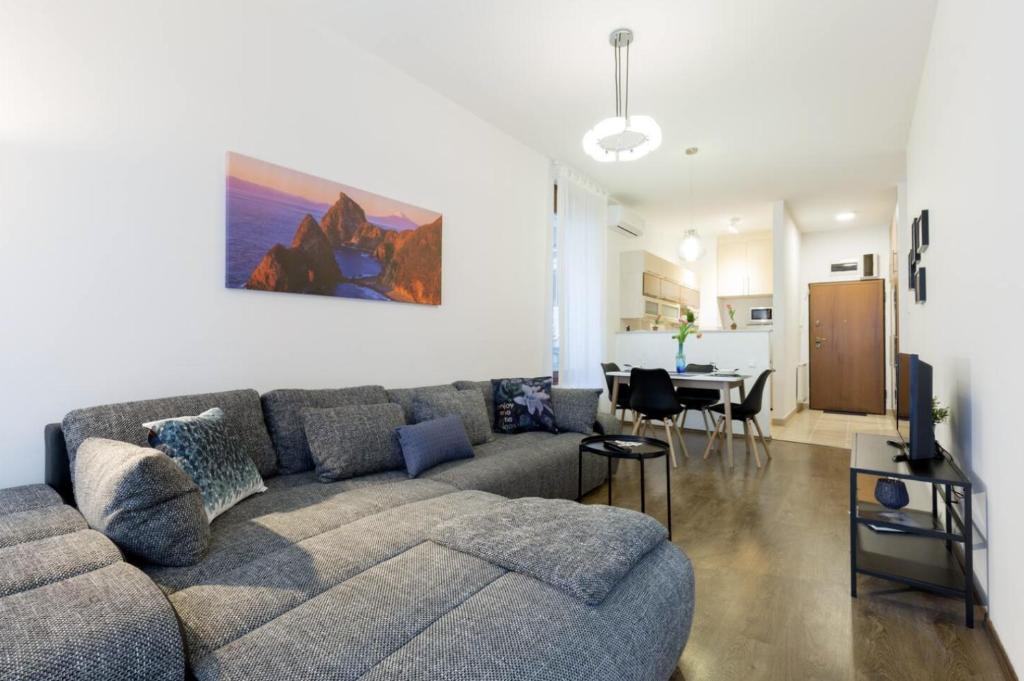 Kazinczy 3 Jewish HQ Bedroom + Living with Balcony 1075 Budapest, 3 Kazinczy utca kép - 1